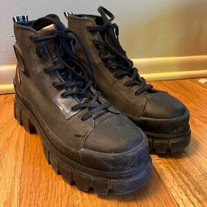 Palladium Revolt Hi Tops size 7
